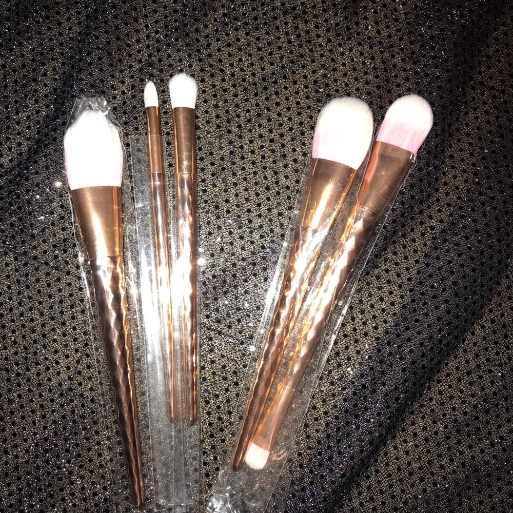 Set of 5 Rose gold makeup brushes